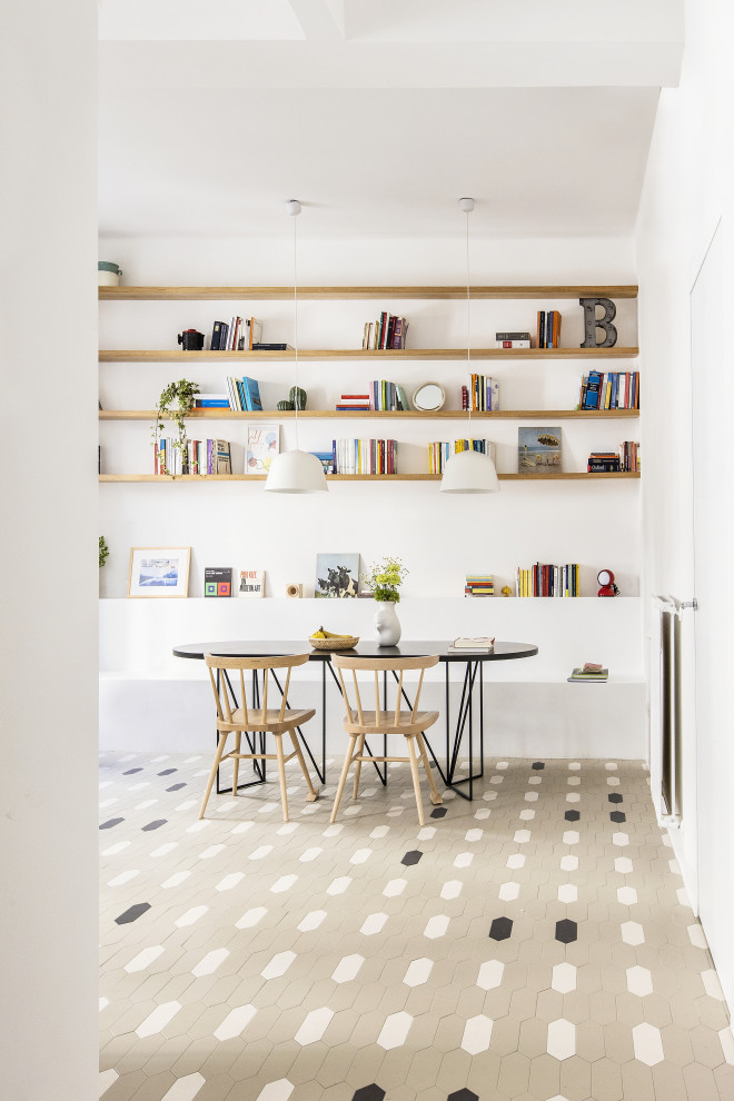 Ispirazione per una piccola sala da pranzo aperta verso il soggiorno design con pareti bianche
