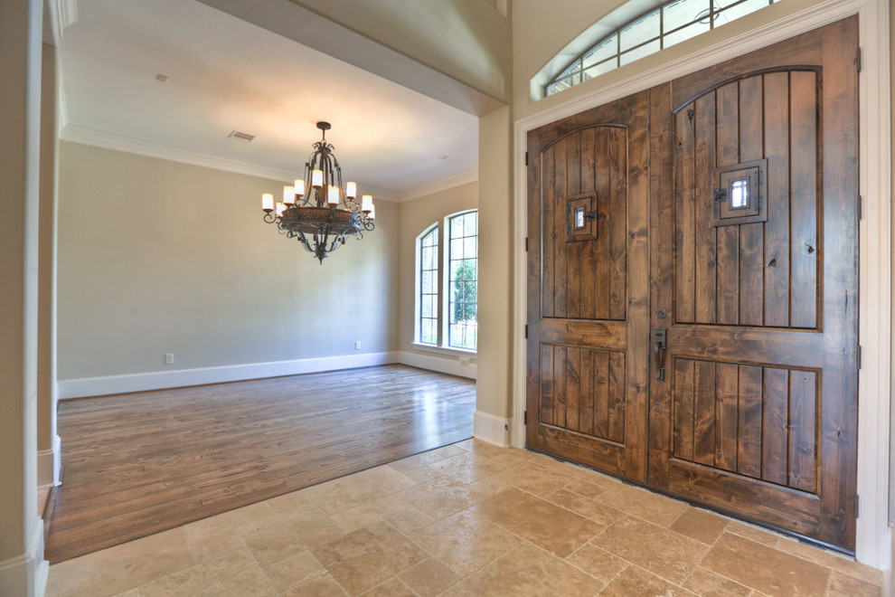 Example of a transitional entryway design in Houston