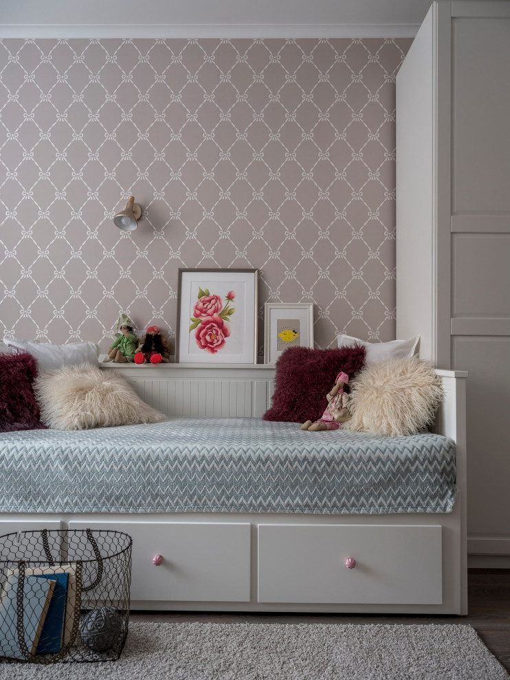 Traditional kids' bedroom in Moscow with wallpaper and multi-coloured walls for kids 4-10 years old and girls.