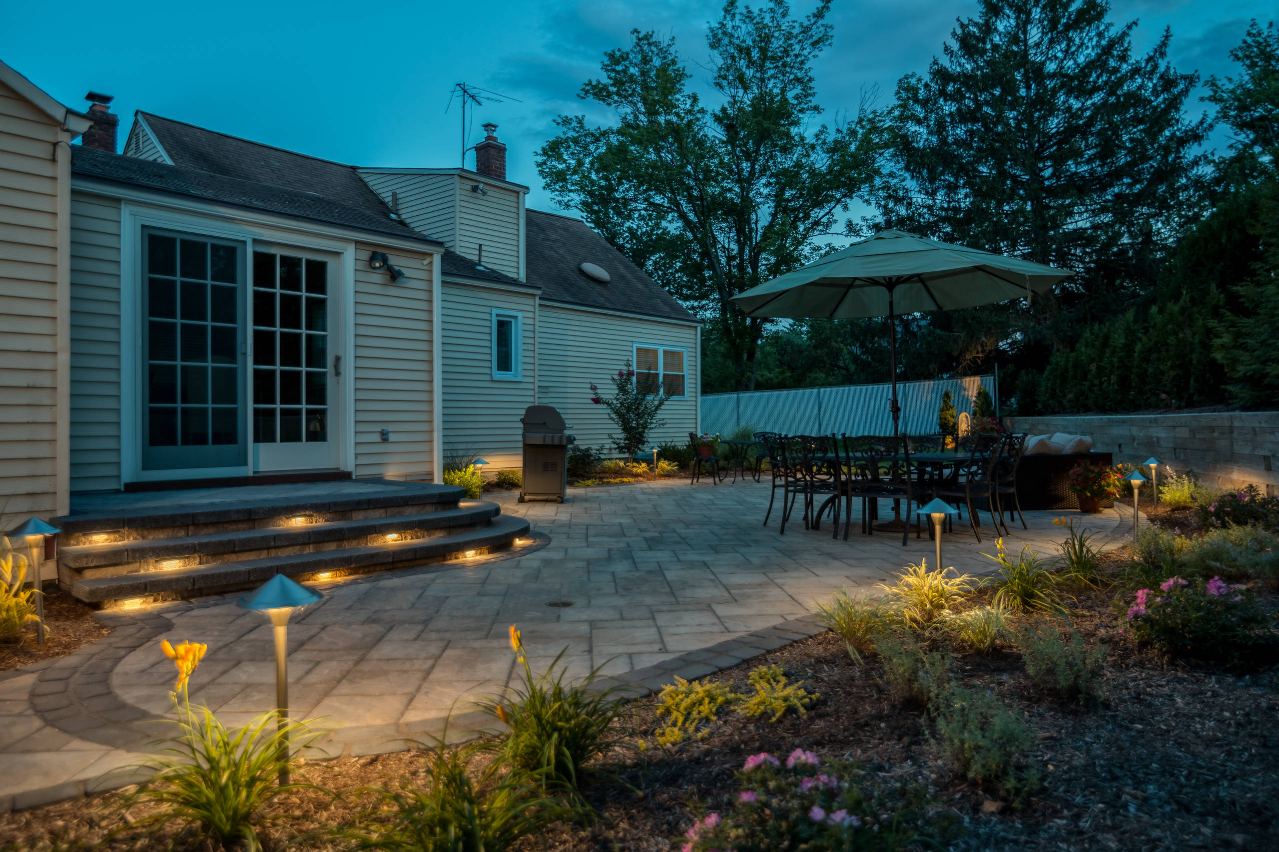 Backy patio and lighting