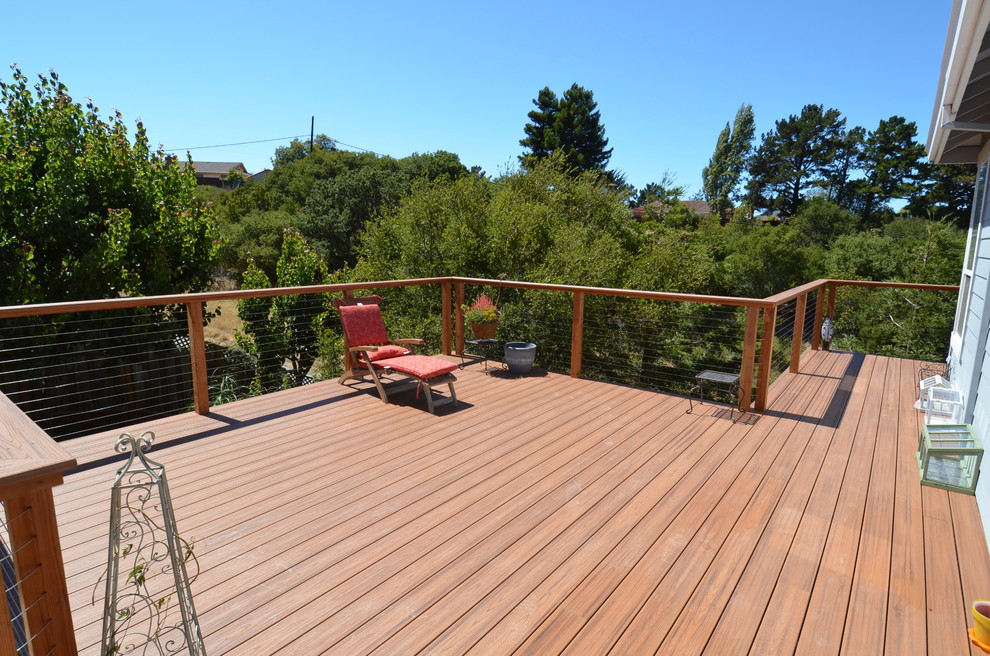 Inspiration for a mid-sized contemporary backyard full sun garden in San Francisco with decking.