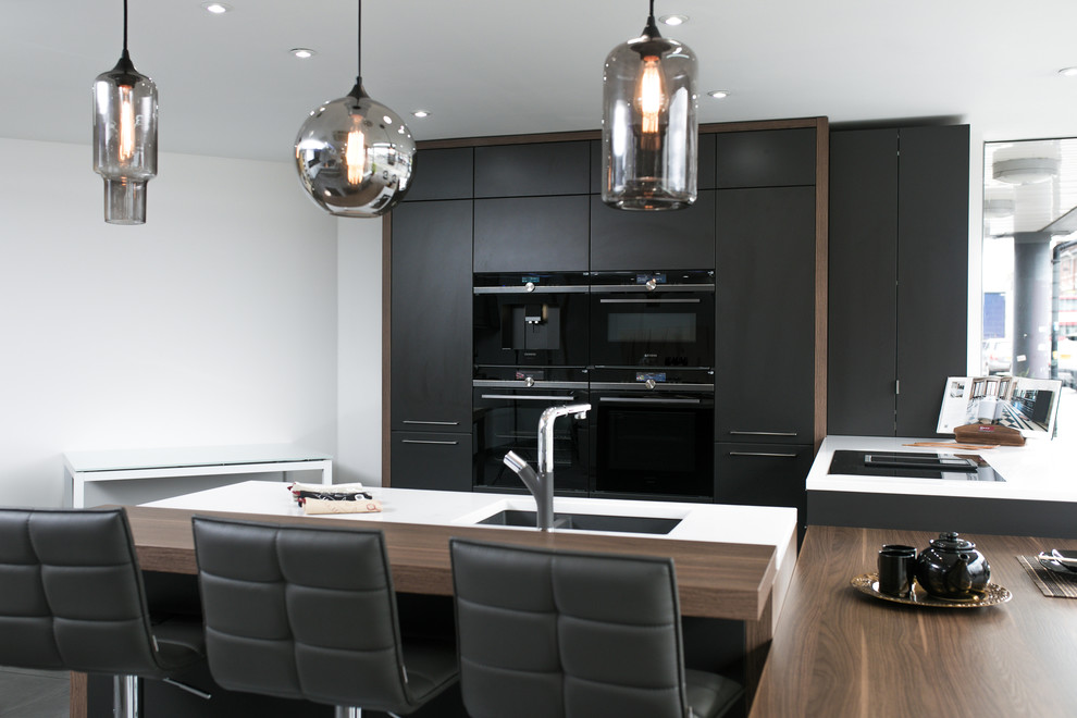 Display Kitchen: Dark Grey Matt Lacquer Door and wood effect finish - Modern - Kitchen - London 