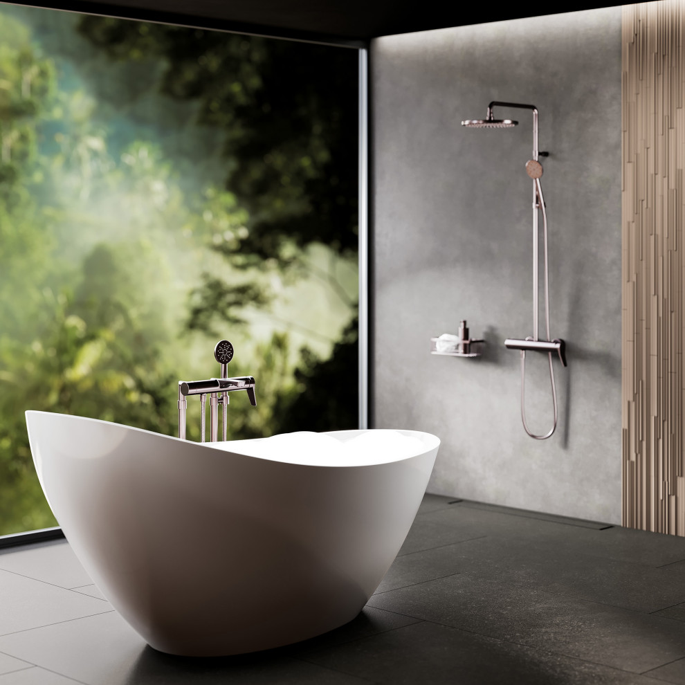 Modern inredning av ett grå grått badrum, med grå skåp, ett fristående badkar, en kantlös dusch, grå kakel, cementkakel och med dusch som är öppen