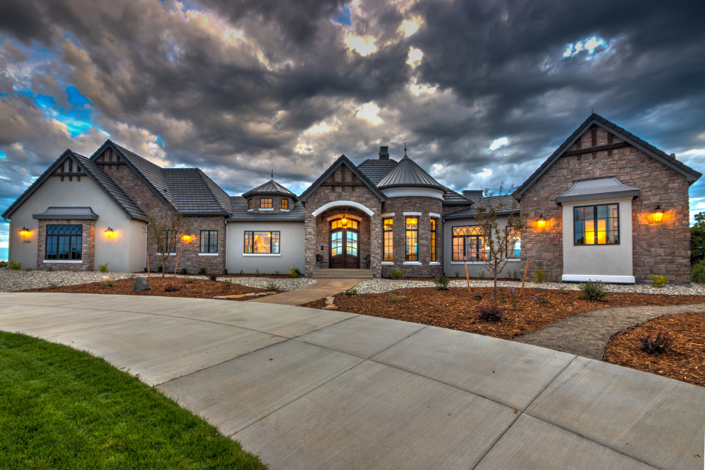 Inspiration for a transitional home design remodel in Denver