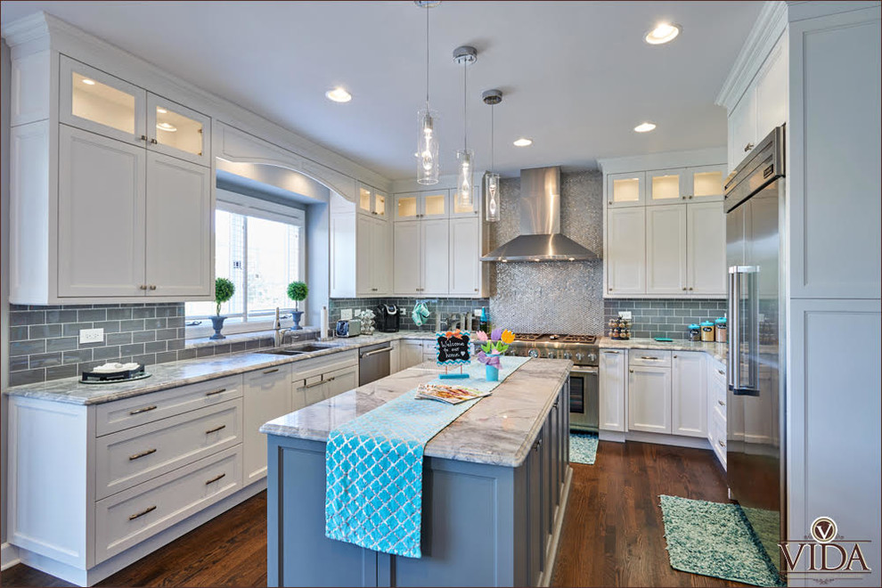 Kitchen - transitional u-shaped kitchen idea in Chicago