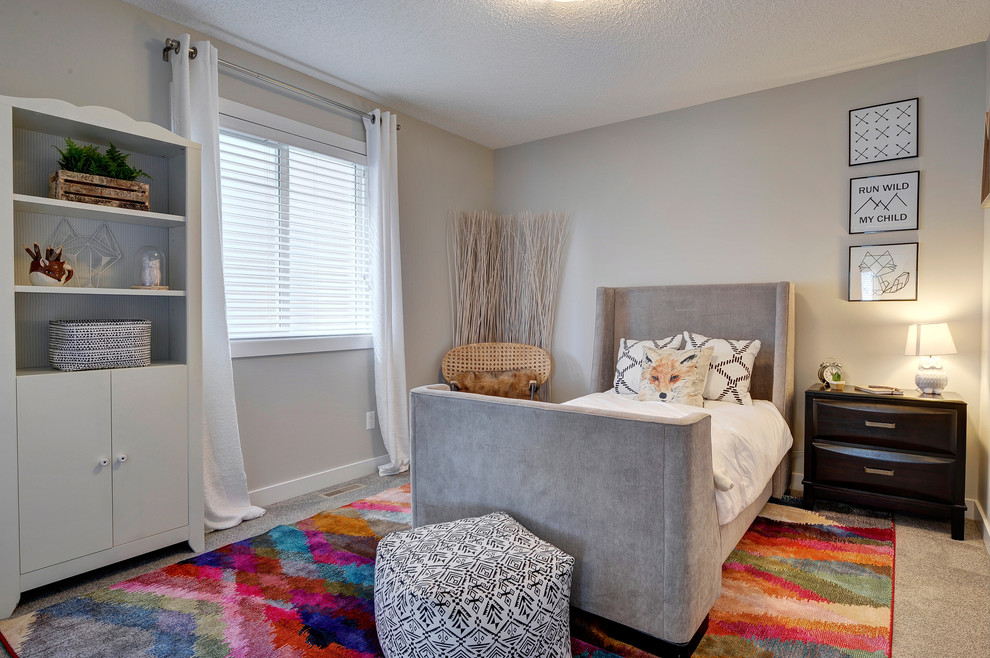 Example of a transitional home design design in Edmonton