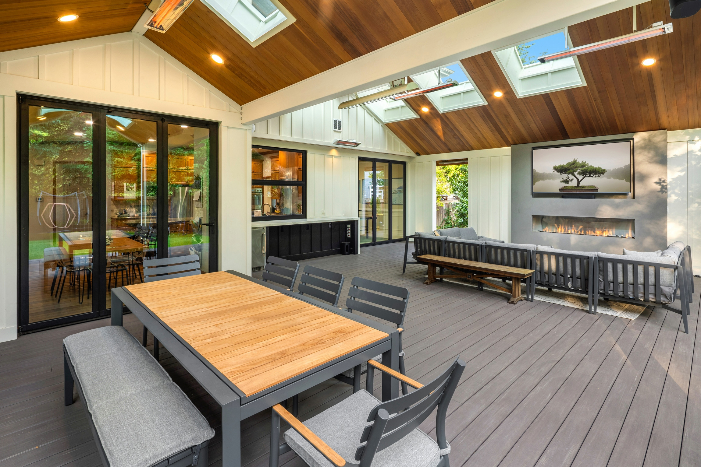 Sammamish Contemporary Outdoor Living