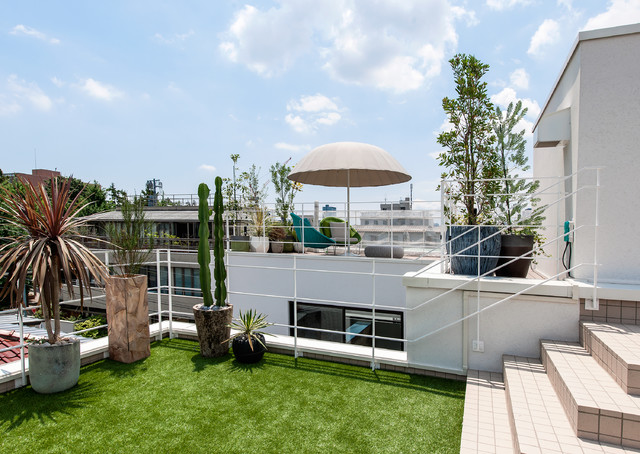 空間がリンクする家 contemporaneo-patio