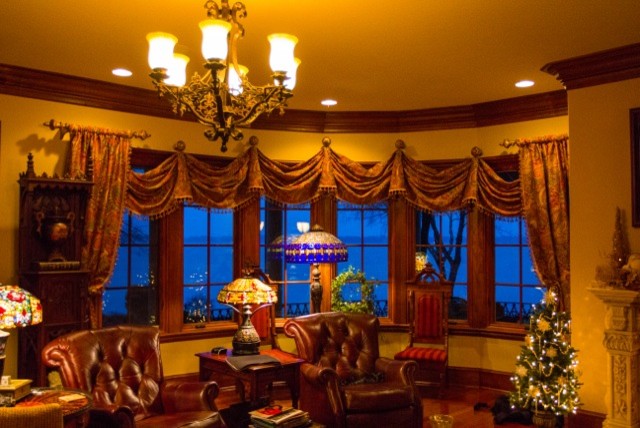 Inspiration for a traditional family room in Charlotte.