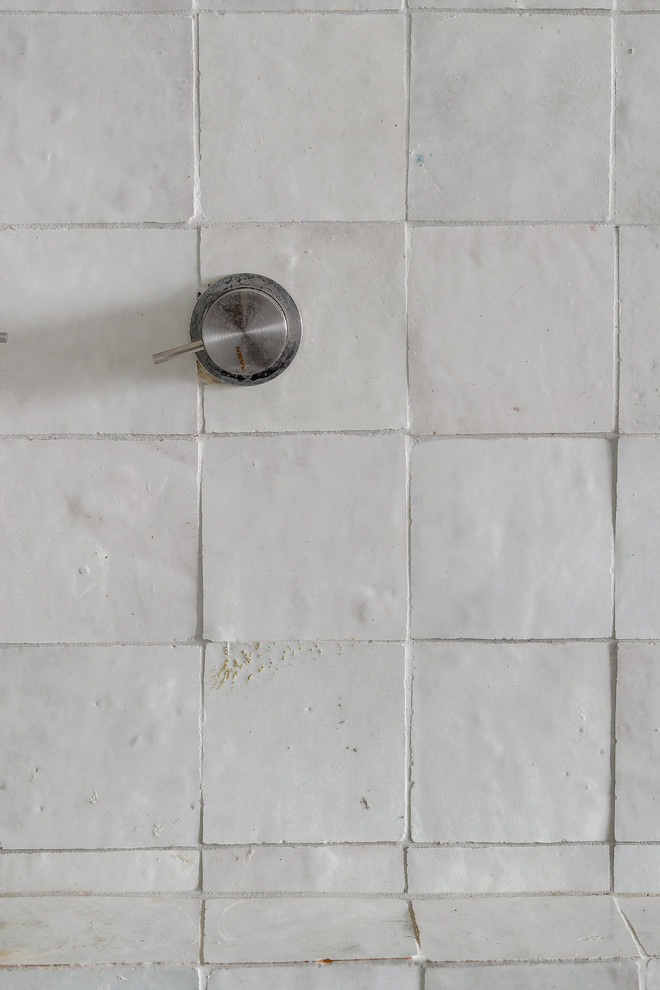 Cette image montre une salle de bain design.
