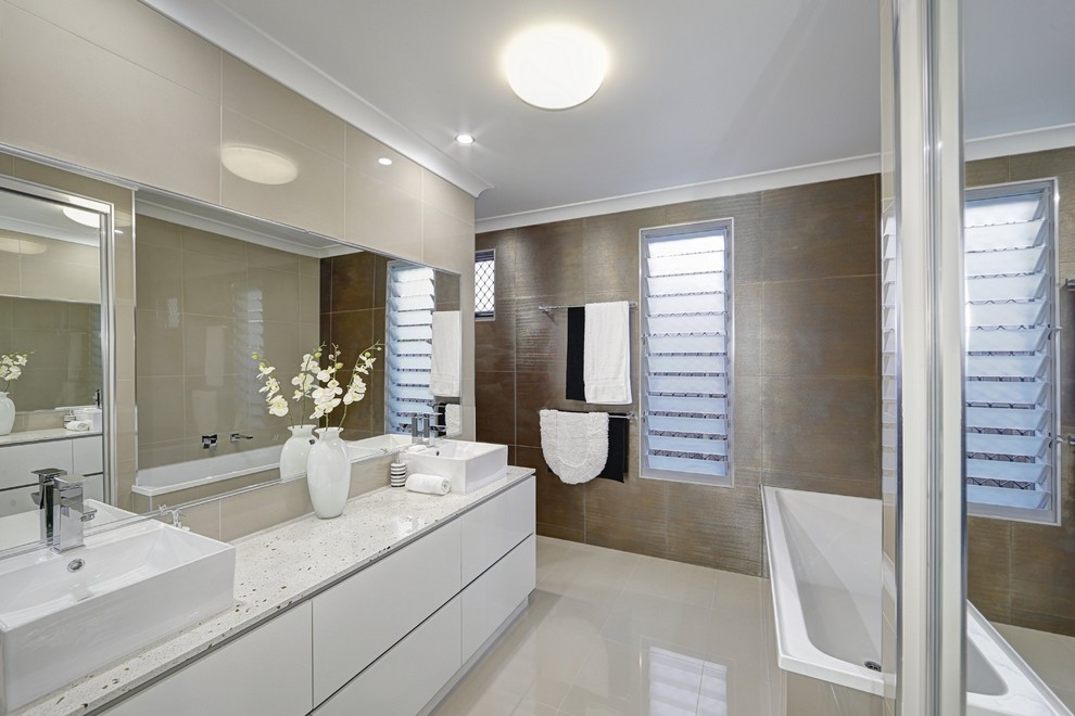 Photo of a contemporary bathroom in Sunshine Coast.