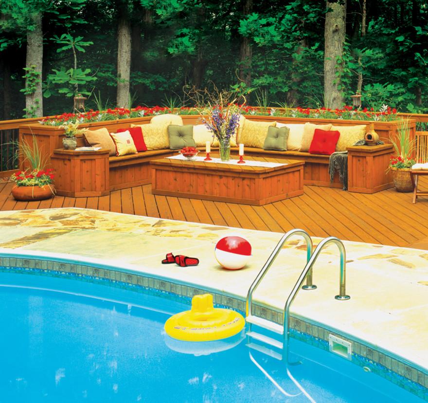 Inspiration for a transitional backyard deck remodel in Atlanta