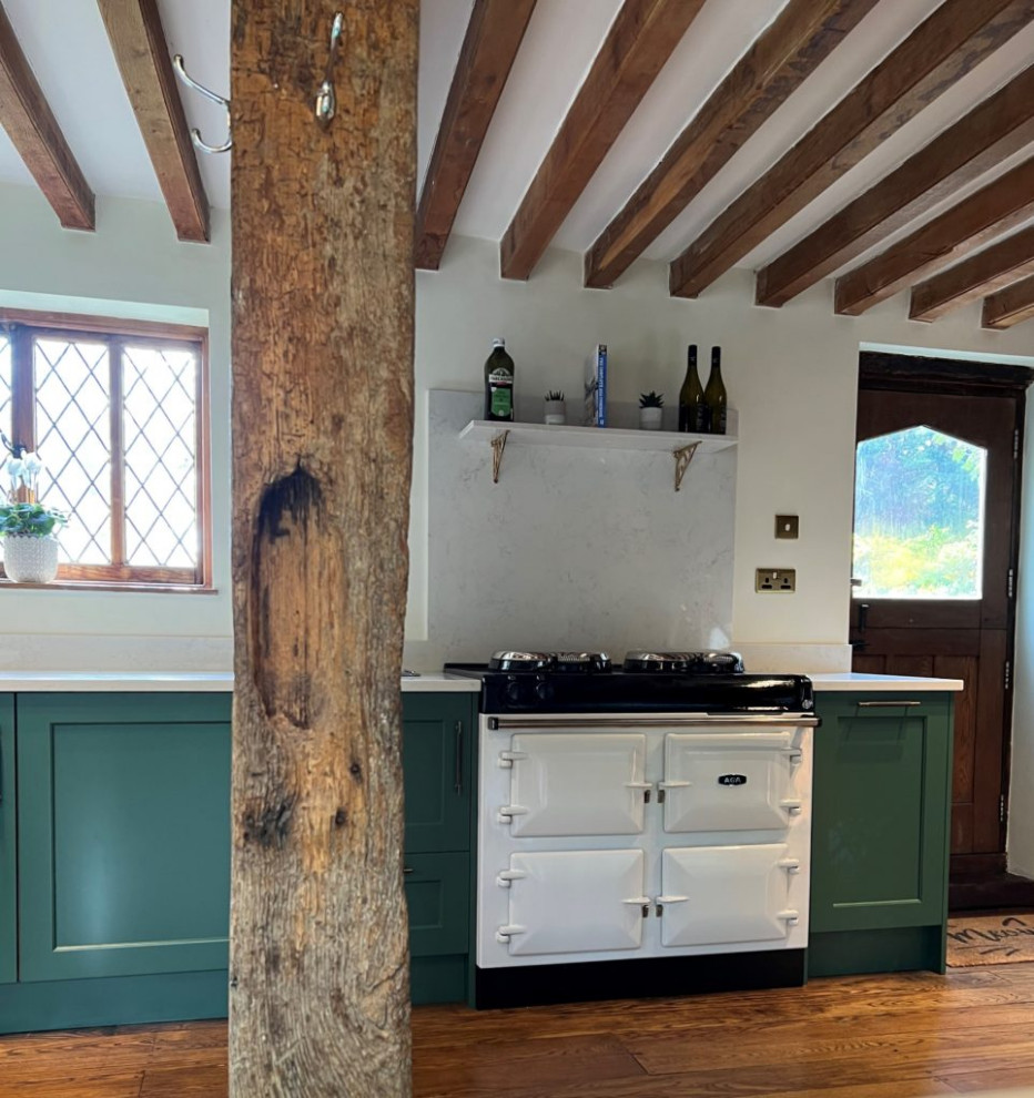 Photo of a farmhouse kitchen in Kent.