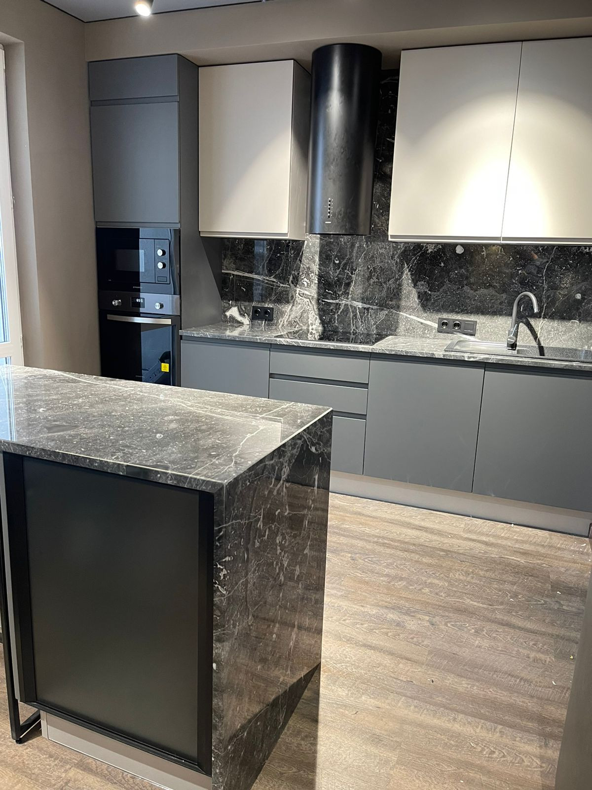 Стильная кухня для молодого парня