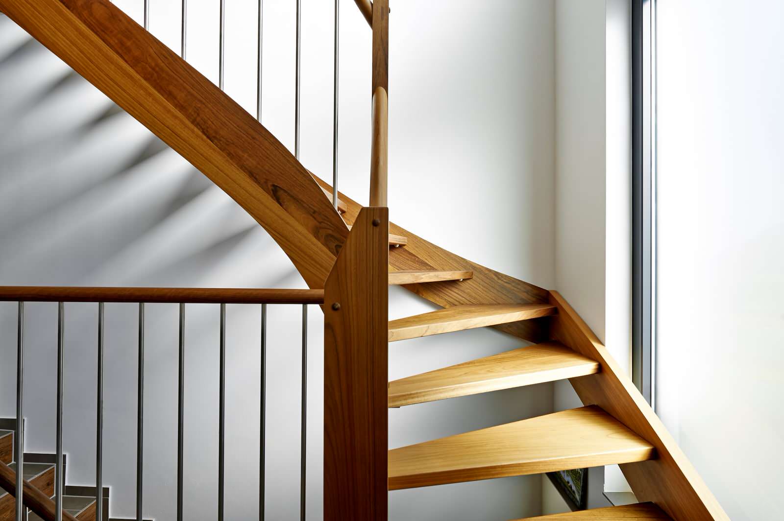 Классическая лестница из африканской породы Амазаку