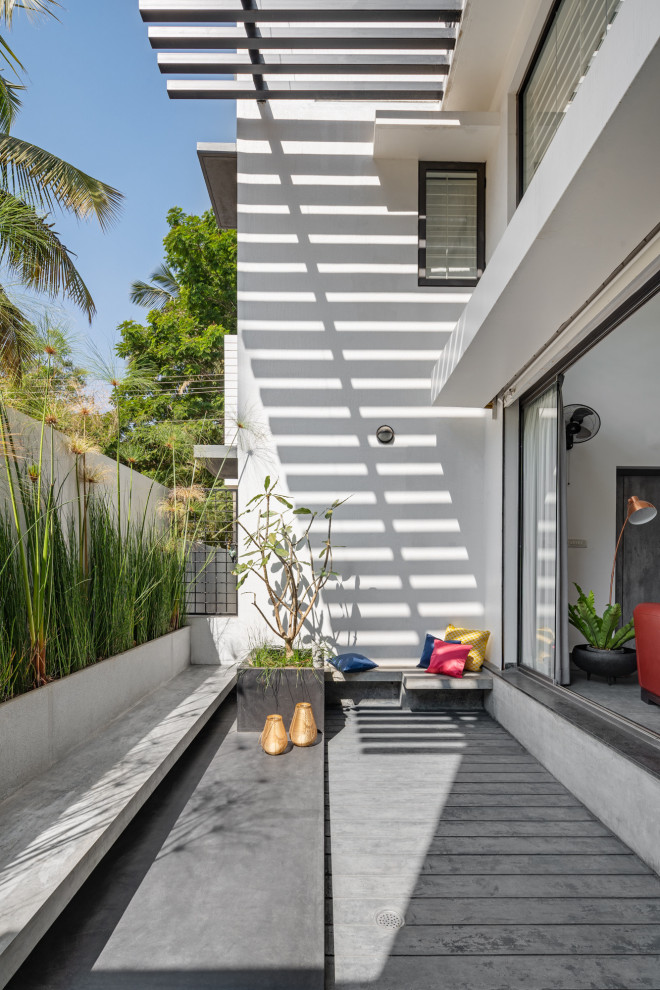 Design ideas for a contemporary terrace & balcony in Bengaluru.