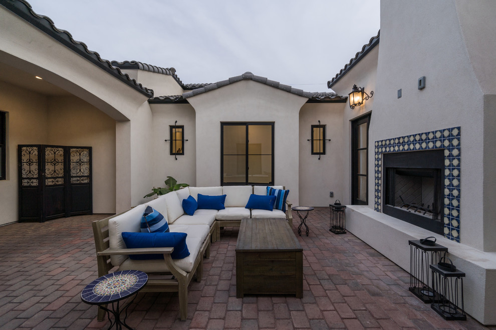 Home design - transitional home design idea in Phoenix