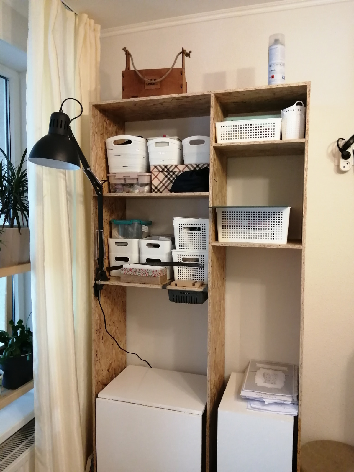 Стеллаж- рабочее место швеи