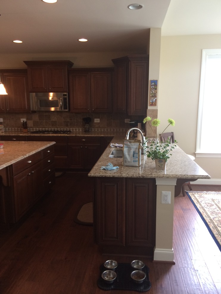 Kitchen - transitional kitchen idea in DC Metro