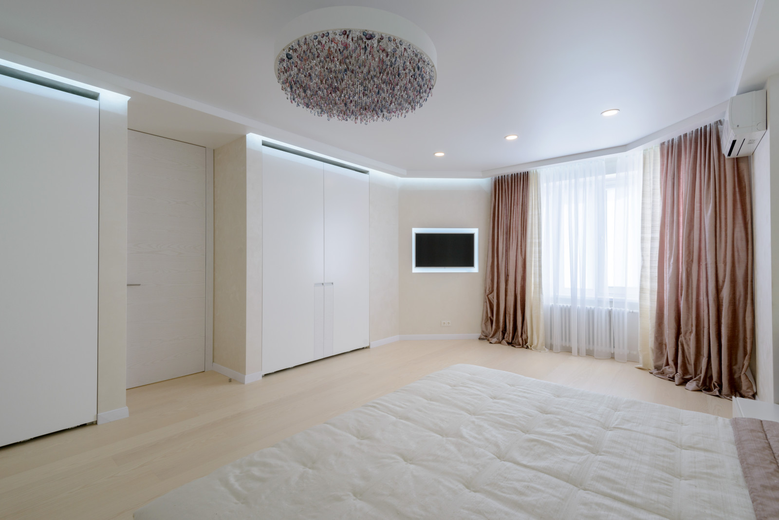 Любовь к белому цвету.