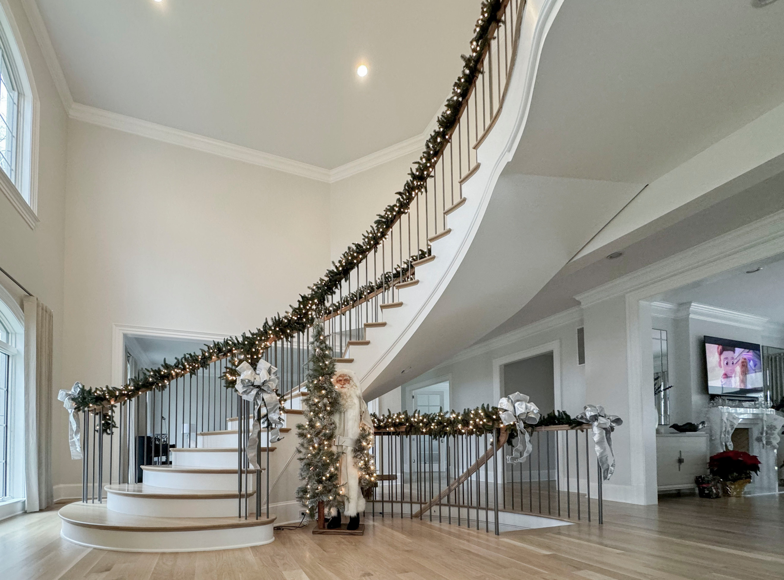116_Elegant & Eye-catching Curved Staircase, Leesburg VA 20175