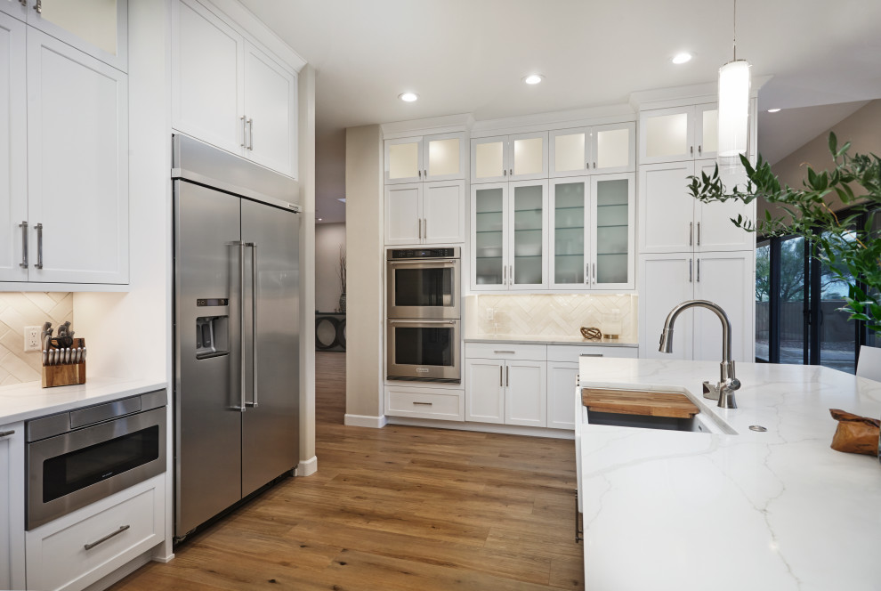 Kitchen - transitional kitchen idea in Phoenix
