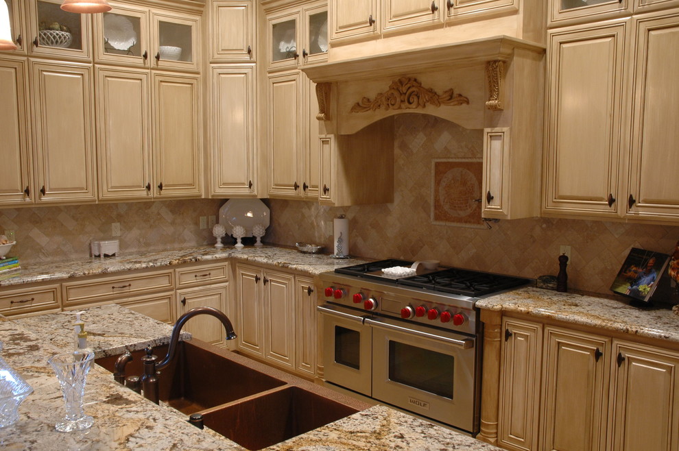 Transitional kitchen photo in Austin