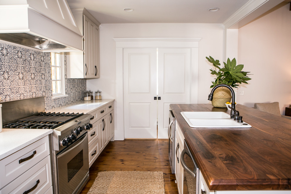 Inspiration for a mid-sized farmhouse single-wall brown floor and medium tone wood floor eat-in kitchen remodel in Atlanta with gray cabinets, blue backsplash, terra-cotta backsplash, stainless steel appliances, an island, a drop-in sink, shaker cabinets and quartz countertops