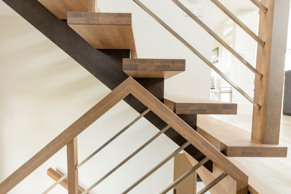 Idéer för stora minimalistiska u-trappor i trä, med sättsteg i trä och räcke i flera material
