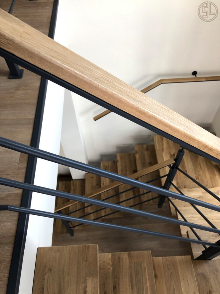 Деревянная лестница на монокосоуре