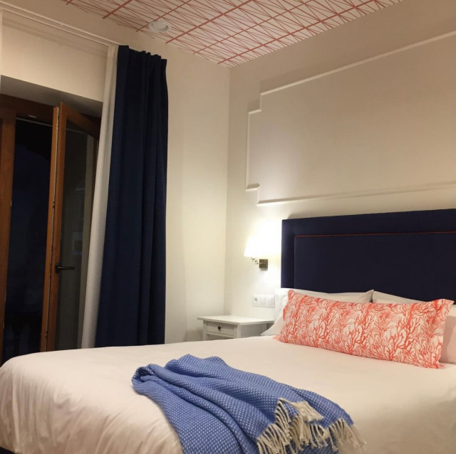 APATAMENTOS PERLORA coastal-bedroom