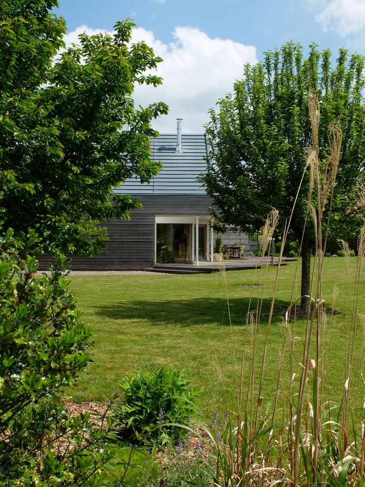 Design ideas for a contemporary garden in Reims.