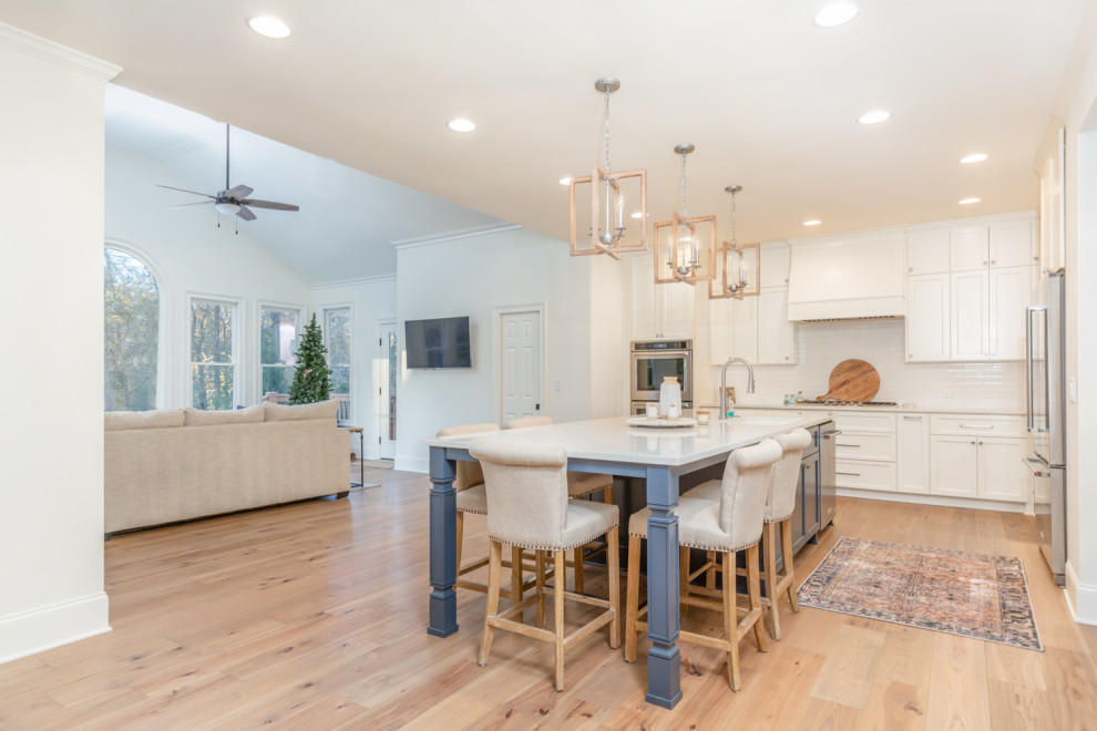 Transitional home design photo in Atlanta
