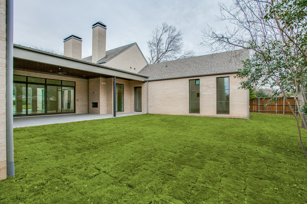 Home design - transitional home design idea in Dallas