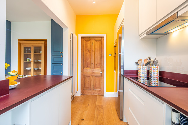 Compact Kitchen with Colour contemporary-koek