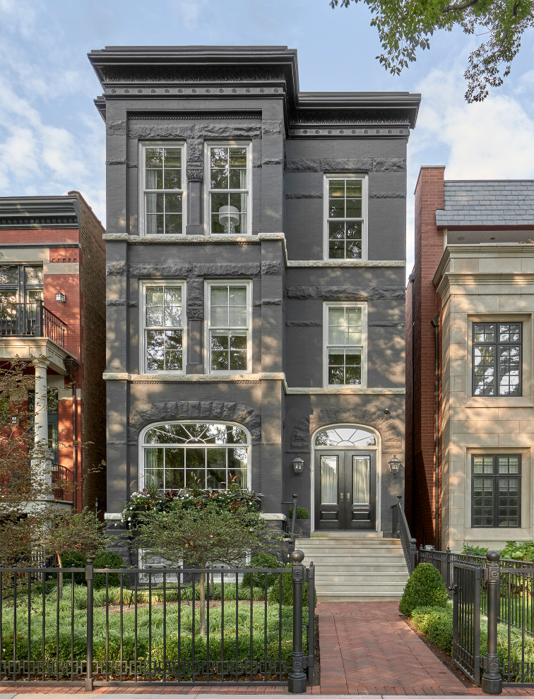 Design ideas for a transitional exterior in Chicago.