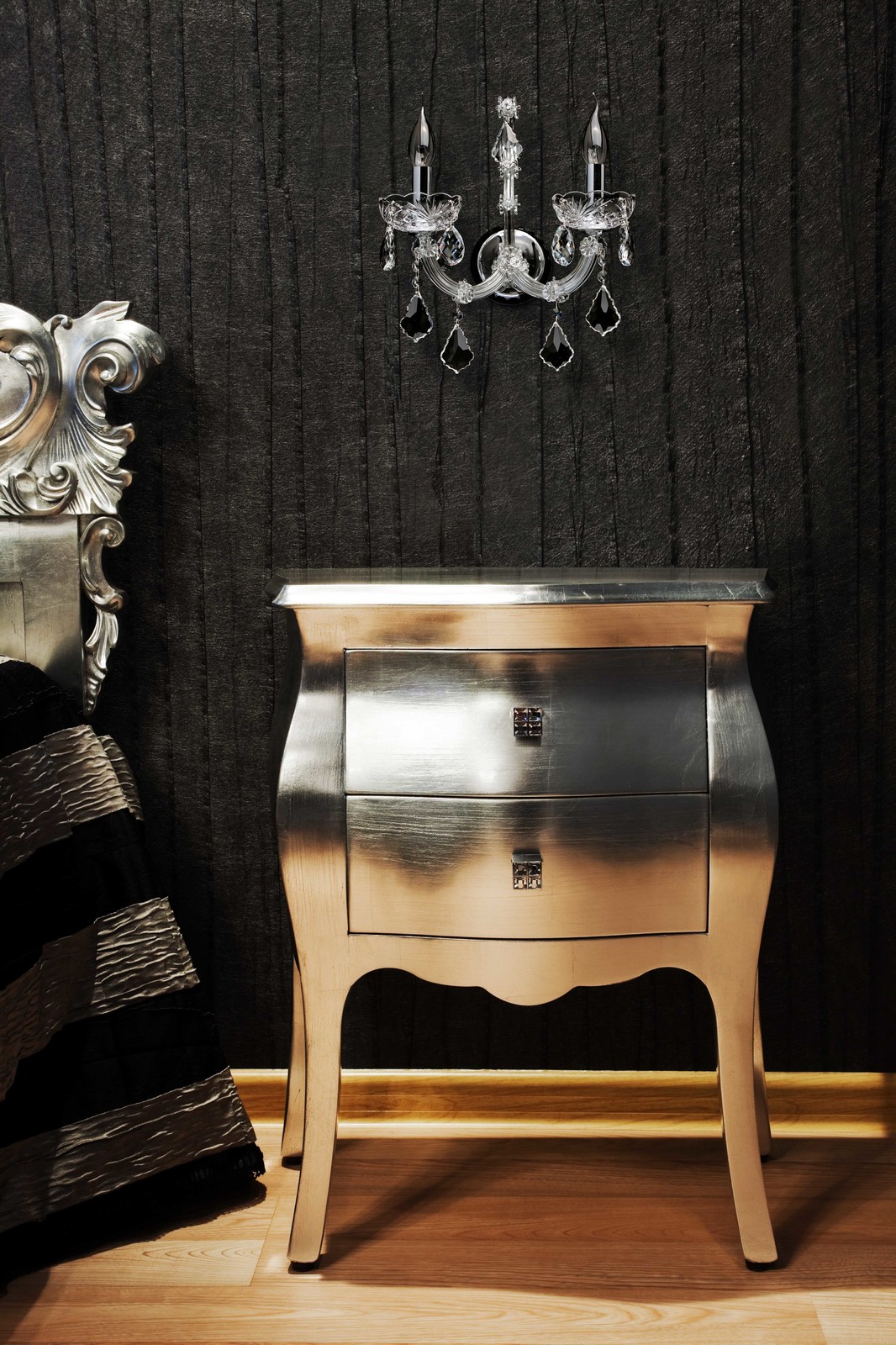 Гламурная спальня в темных тонах