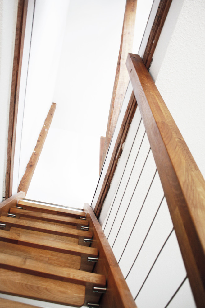 На фото: лестница в стиле кантри