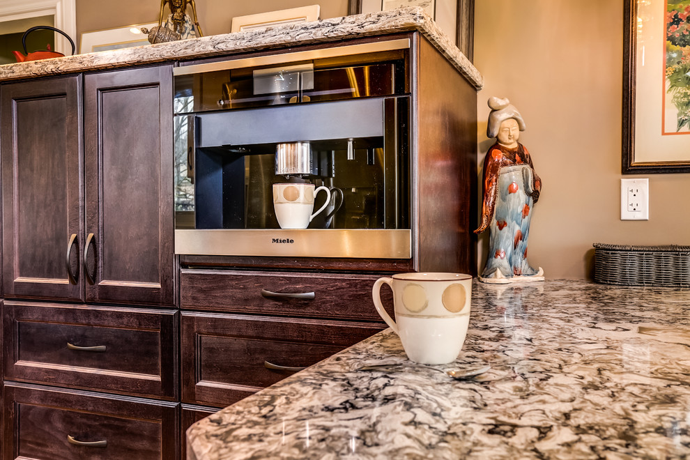 Inspiration for a transitional kitchen remodel in Toronto