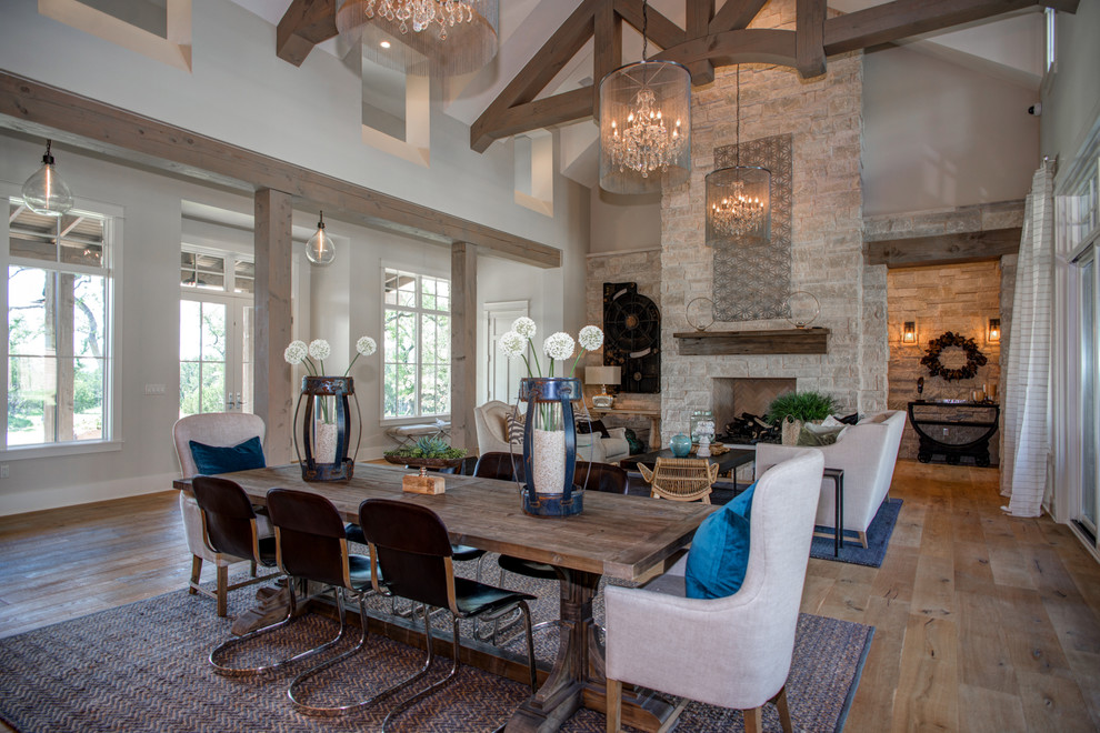 This is an example of a country family room in Austin.