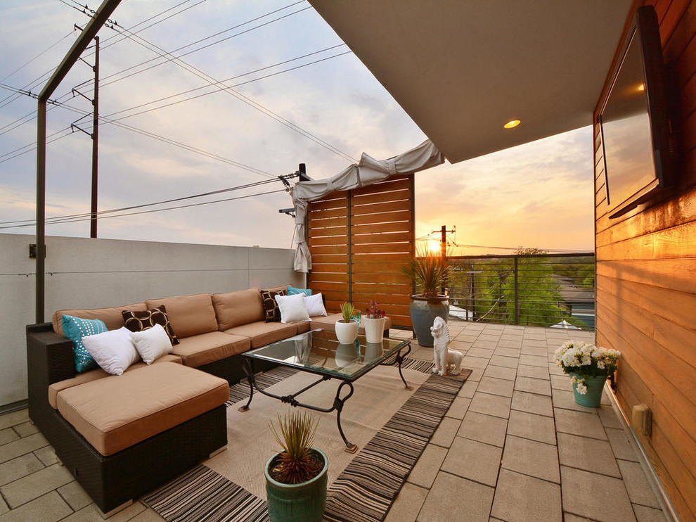 Inspiration for a contemporary deck in Austin with a container garden and a roof extension.