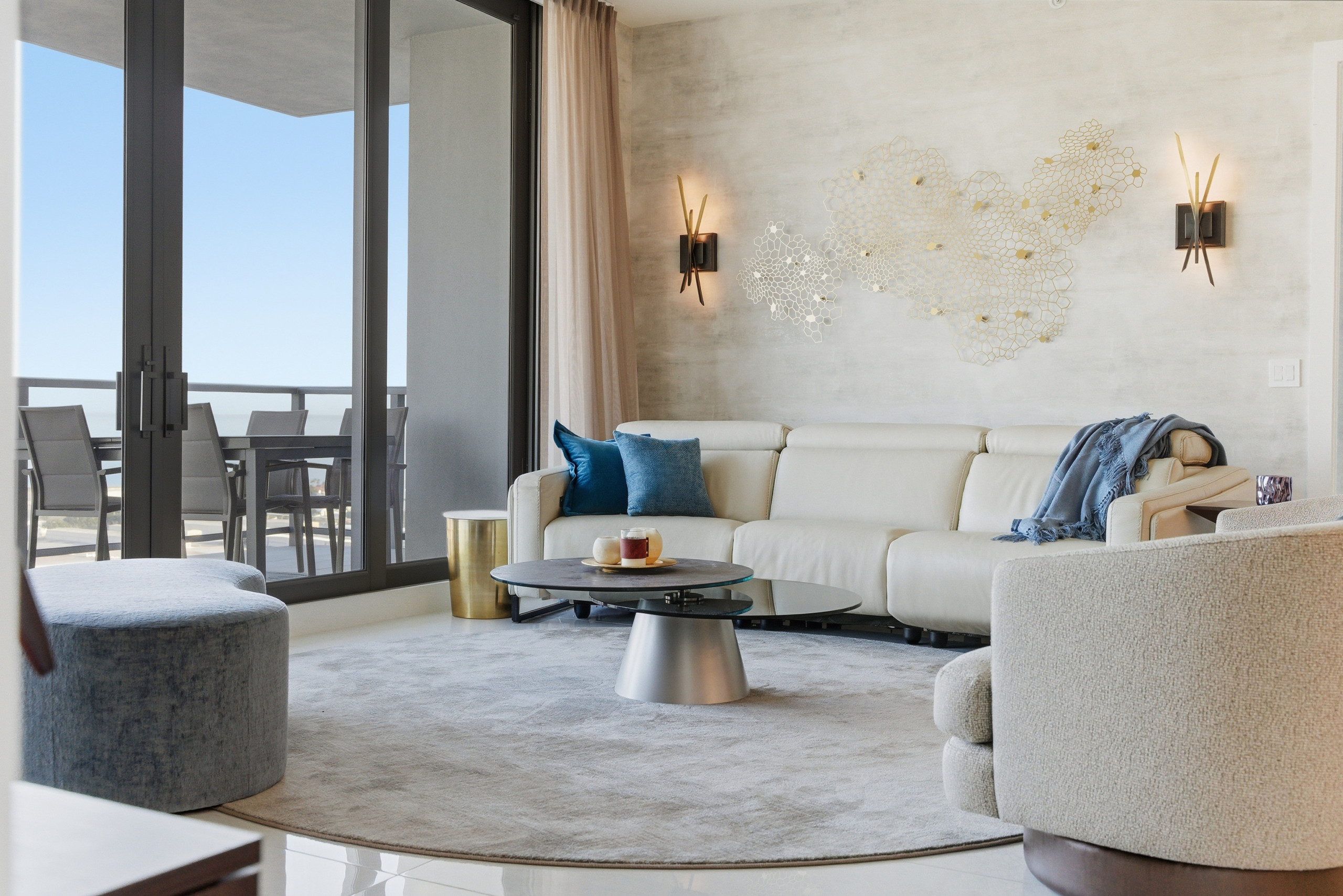 We Love Travel and Art