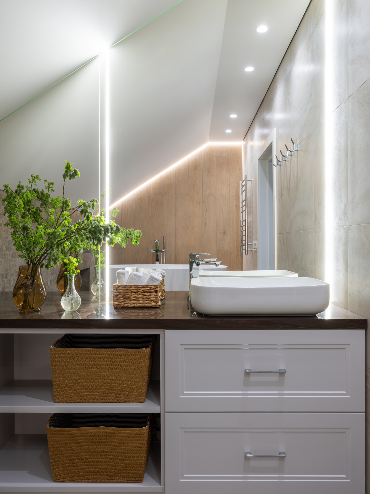 Двухэтажный дом с террасой площадью 170 м²