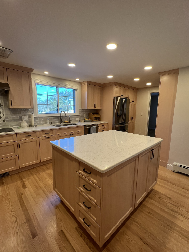 6612 - Bianco Breeze: Transforming with Quartz & Maple