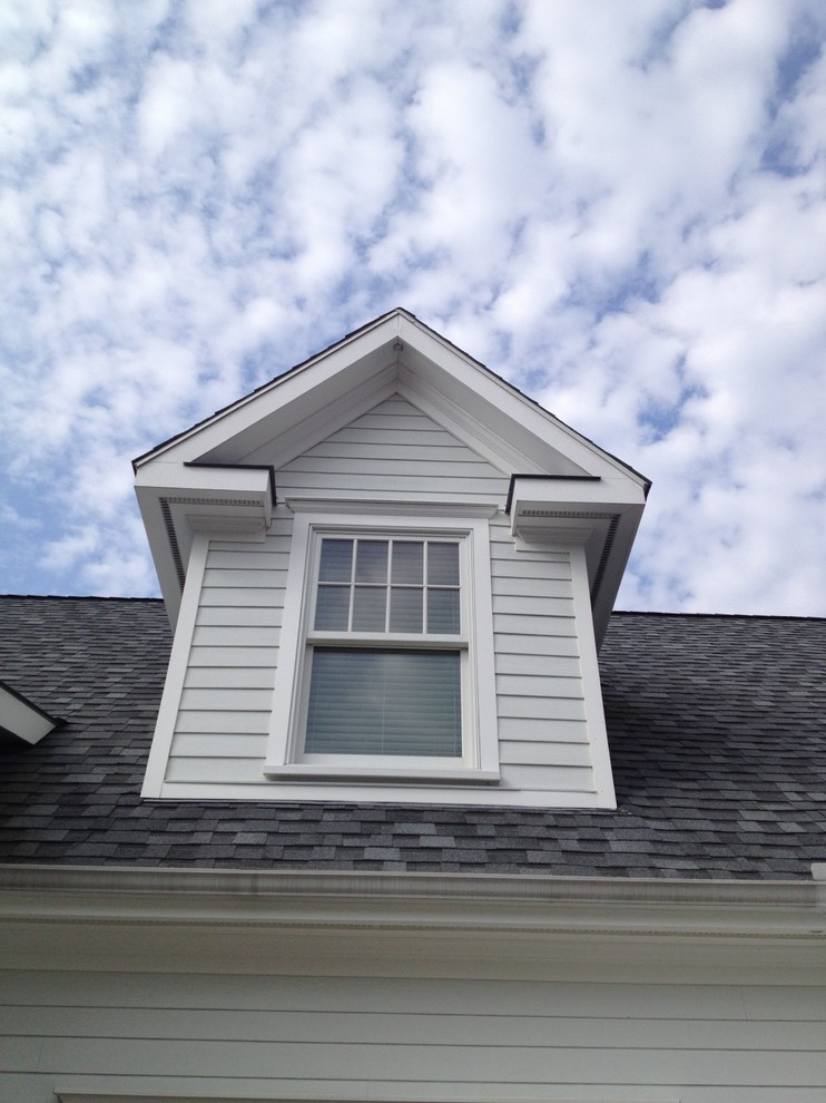 Arctic White Smooth 6 1/4&quot; HardiePlank &amp; Country Lane Red