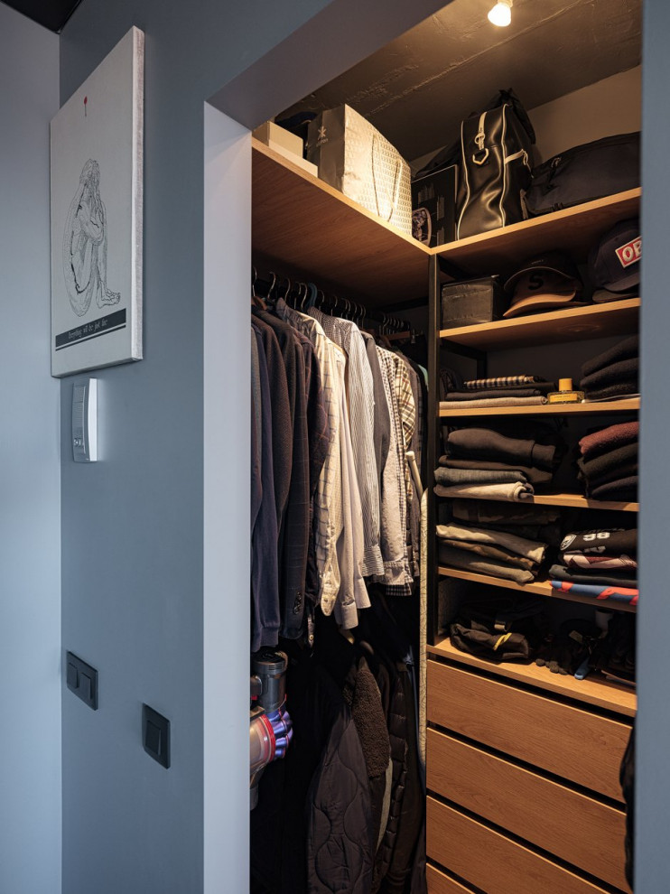 Квартира-студия с черным потолком в стиле лофт