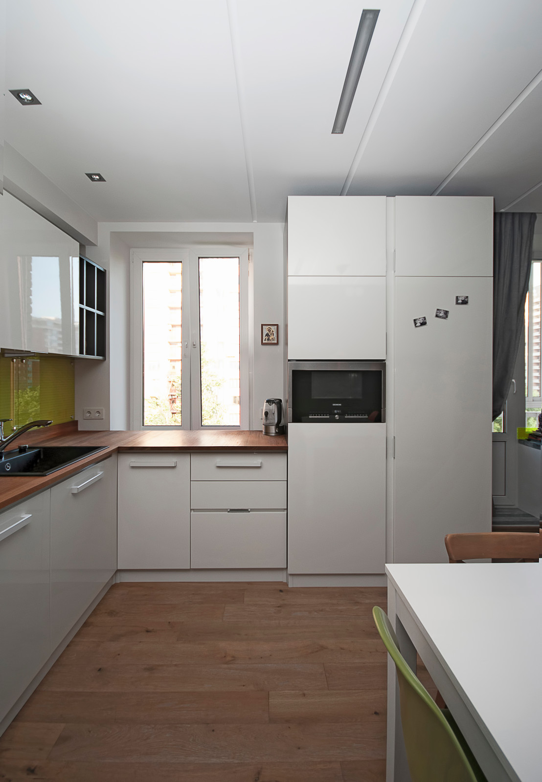 Кухня с тиковой столешницей