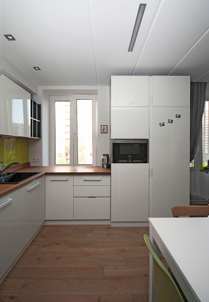 Кухня с тиковой столешницей