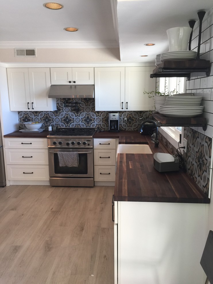 Example of a transitional kitchen design in Orange County