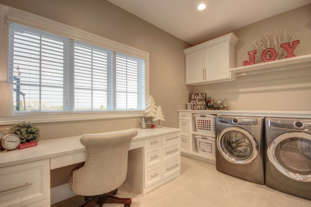 Home design - transitional home design idea in Chicago
